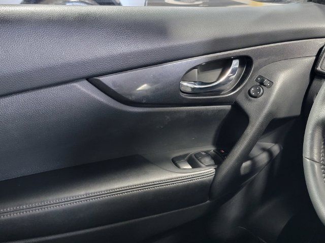Used 2017 Nissan Rogue SV w/ Midnight Edition Package AWD/4WD image 22