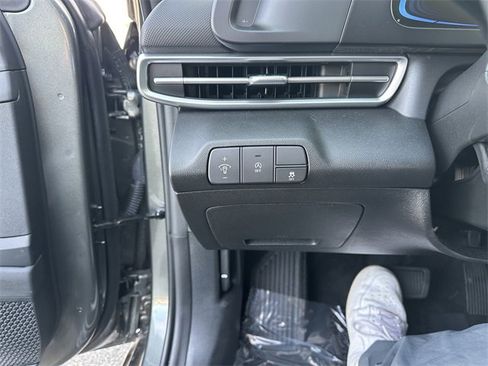 Used 2025 Hyundai Elantra SE image 28