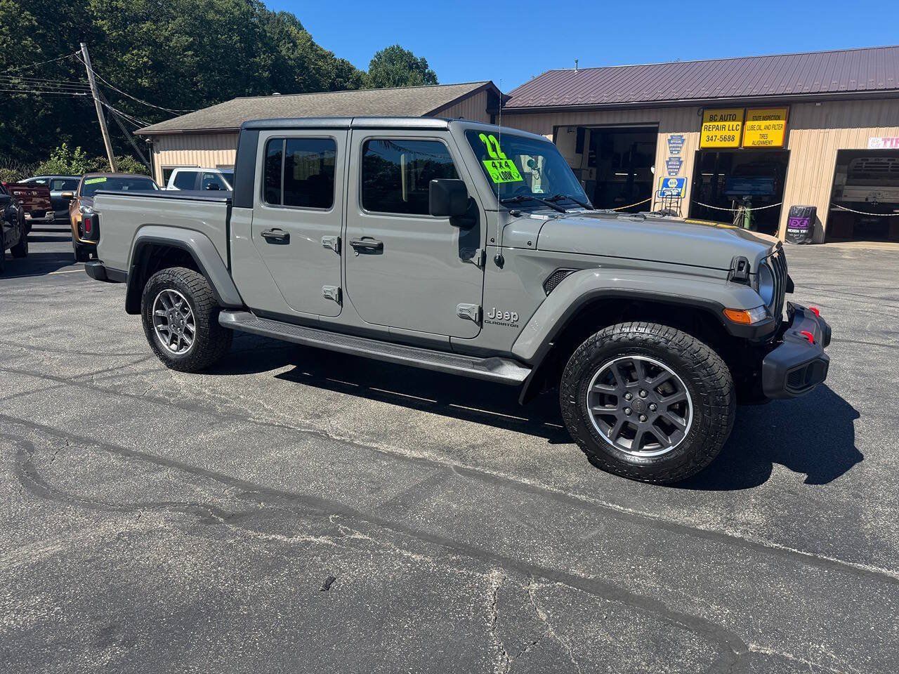 Used 2022 Jeep Gladiator Overland w/ Popular Equipment Package AWD/4WD image 1