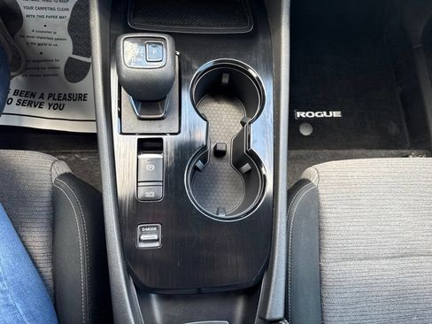 Used 2021 Nissan Rogue S FWD image 19