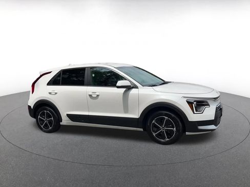 Used 2026 Kia Niro LX FWD image 2