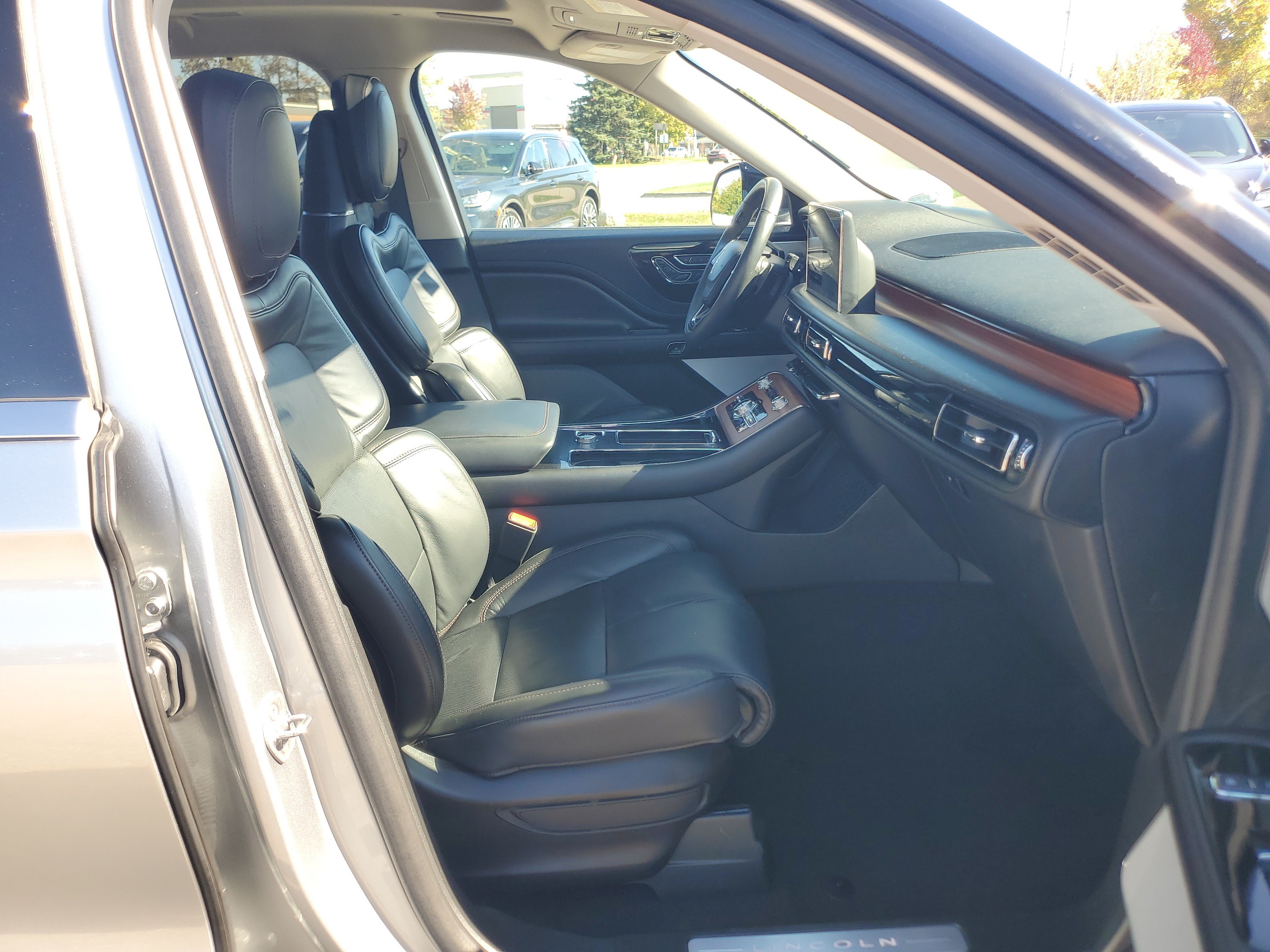 Used 2024 Lincoln Aviator Reserve w/ Equipment Group 201A AWD/4WD image 9