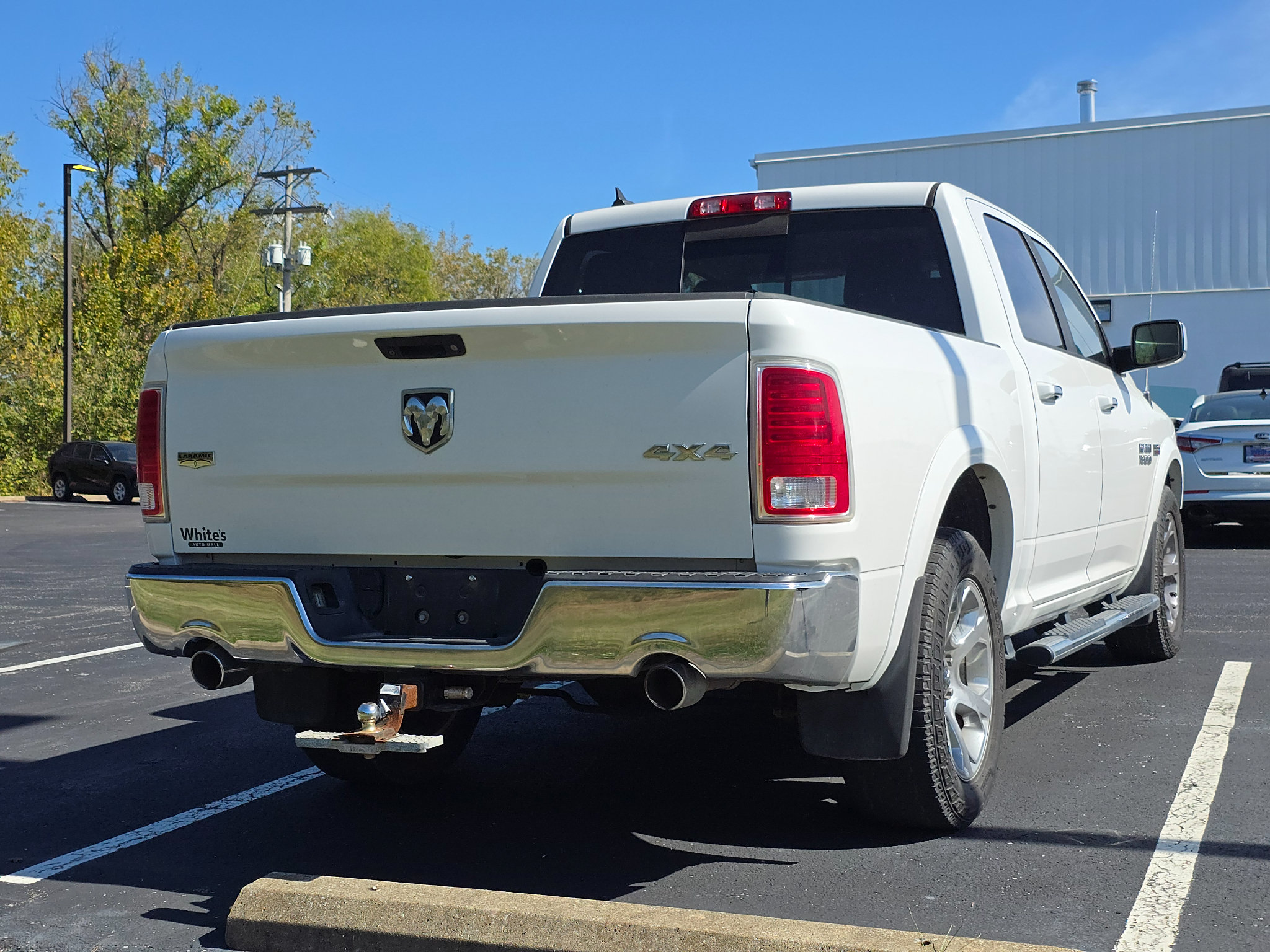 Used 2017 RAM 1500 Laramie AWD/4WD image 3