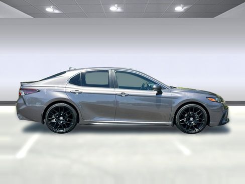 Used 2022 Toyota Camry SE FWD image 7