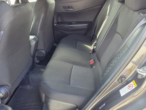 Used 2019 Toyota C-HR XLE image 5