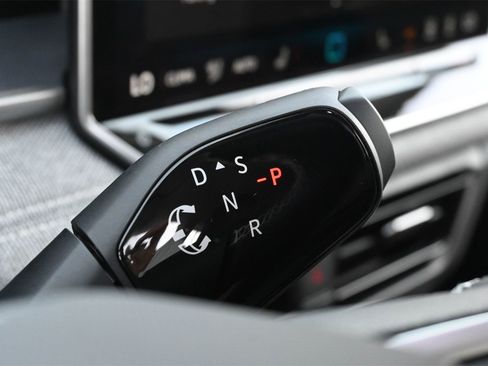 Used 2025 Volkswagen Tiguan S image 11