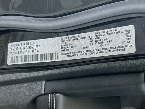 Used 2025 Jeep Grand Cherokee L Laredo image 12