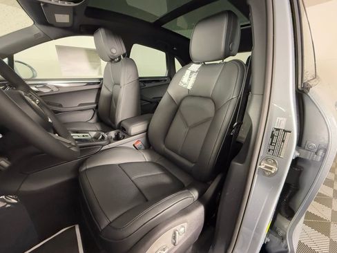 New 2026 Porsche Macan image 5