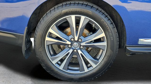 Used 2018 Nissan Pathfinder Platinum FWD image 18
