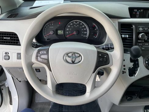 Used 2013 Toyota Sienna LE FWD image 17