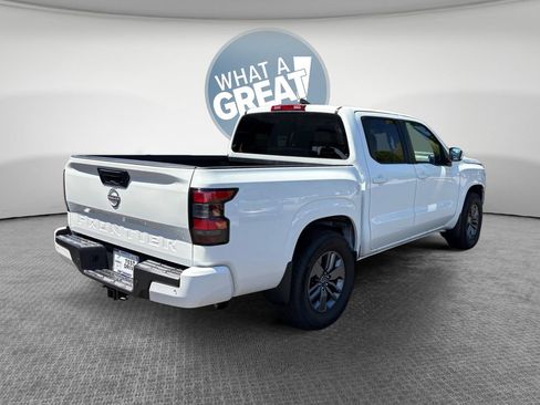 Used 2025 Nissan Frontier SV RWD image 3