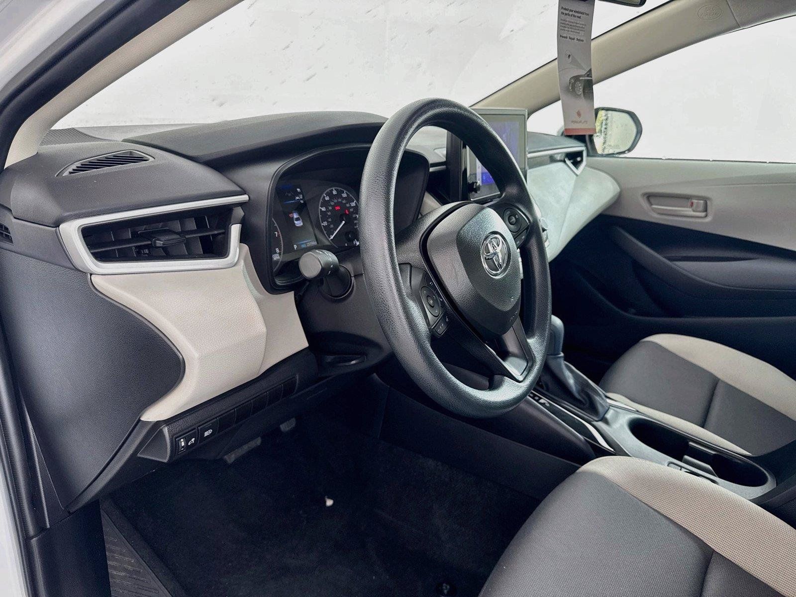 Used 2025 Toyota Corolla LE FWD image 9