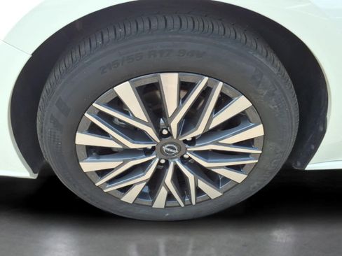 Used 2025 Nissan Altima 2.5 SV FWD image 9