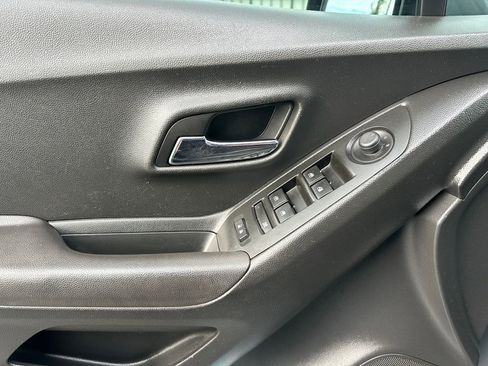 Used 2019 Chevrolet Trax LT w/ LT Convenience Package image 58