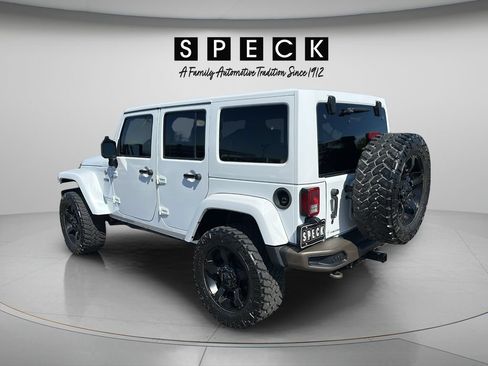 Used 2016 Jeep Wrangler Unlimited Sahara AWD/4WD image 3