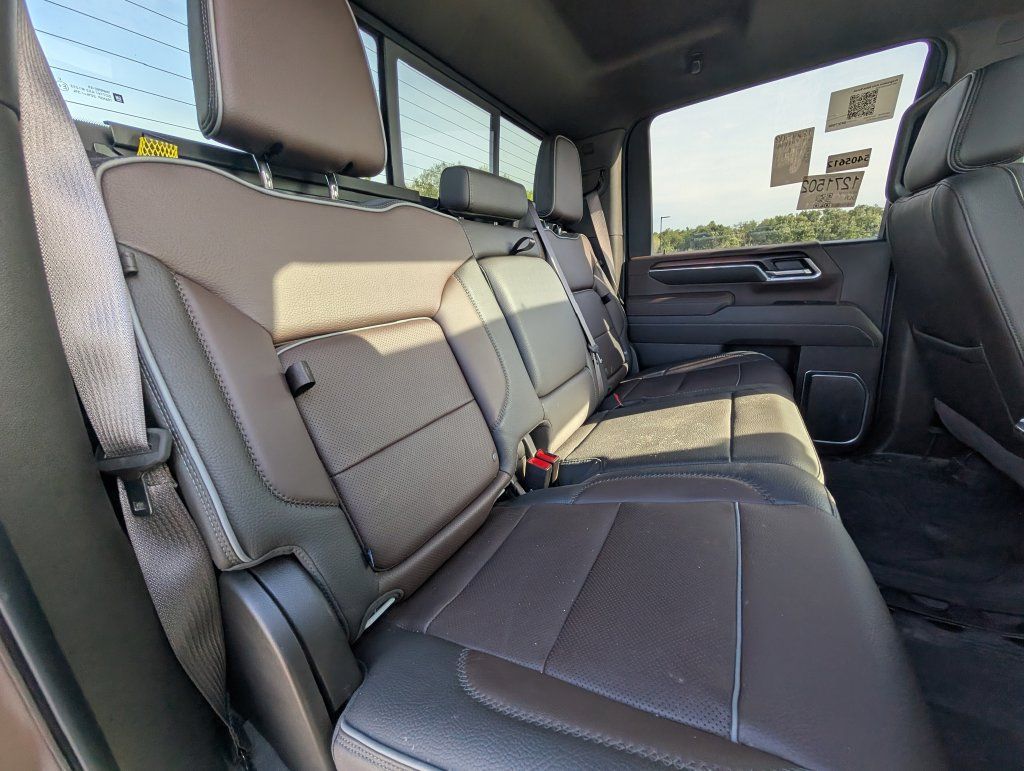Used 2025 GMC Sierra 2500 Denali w/ Denali Reserve Package AWD/4WD image 17