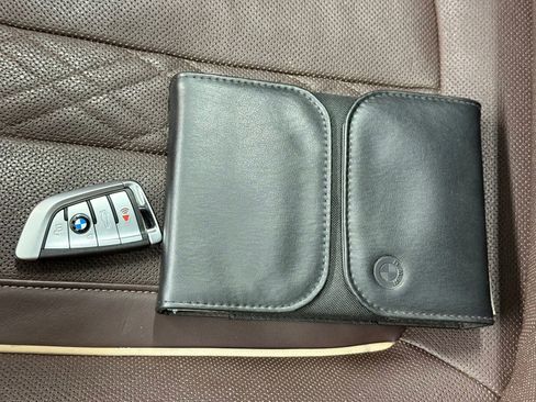 Used 2020 BMW 750i xDrive image 41