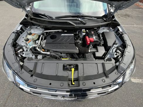 Used 2025 Nissan Rogue SV FWD image 32