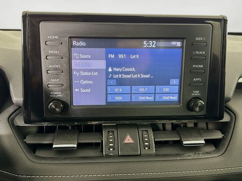 Used 2019 Toyota RAV4 XLE Premium image 17