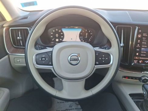 Used 2021 Volvo XC60 T6 Momentum image 15