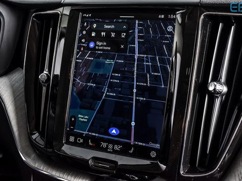 Used 2025 Volvo XC60 B5 Plus image 26