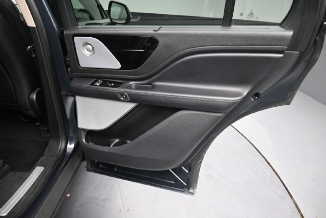 Used 2021 Lincoln Aviator Reserve w/ Equipment Group 202A AWD/4WD image 29