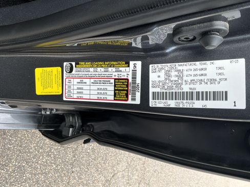 Used 2023 Toyota Tundra Platinum image 33