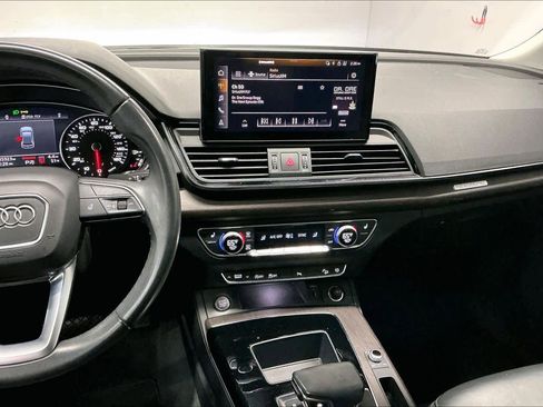 Used 2023 Audi Q5 2.0T Premium w/ Convenience Package image 9
