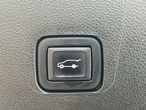 Used 2021 Chevrolet Traverse RS image 13