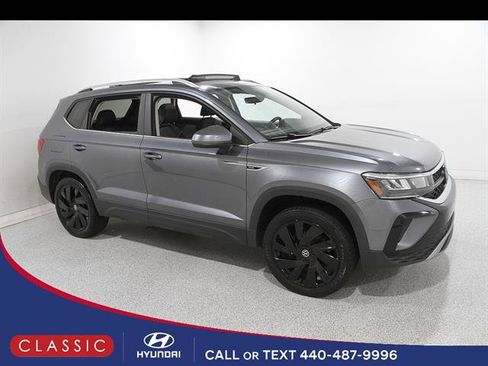 Used 2023 Volkswagen Taos SE w/ Panoramic Sunroof Package AWD/4WD image 1