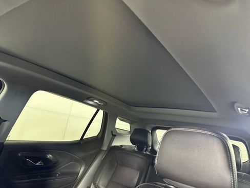 Used 2022 GMC Terrain SLT w/ Infotainment Package II image 12