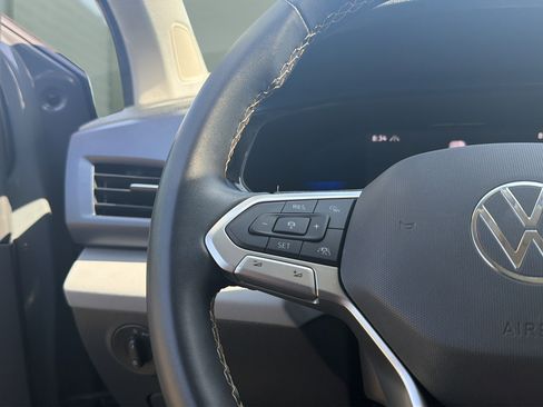 Used 2022 Volkswagen Taos SE w/ Panoramic Sunroof Package AWD/4WD image 23