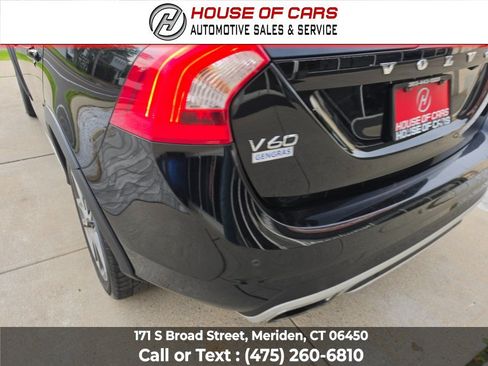 Used 2017 Volvo V60 T5 Cross Country w/ Climate Package AWD/4WD image 16