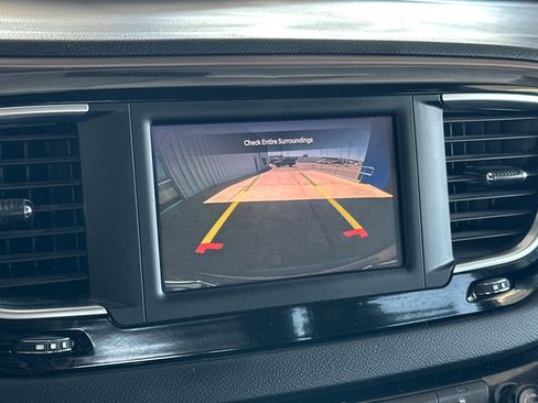 Used 2023 Chrysler Voyager LX image 17