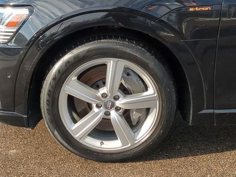 Used 2019 Audi e-tron Premium Plus image 19