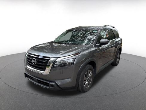 Used 2025 Nissan Pathfinder SV FWD image 4