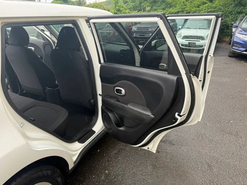 Used 2016 Kia Soul FWD image 23