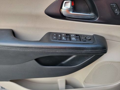Used 2020 Chrysler Pacifica Limited image 17
