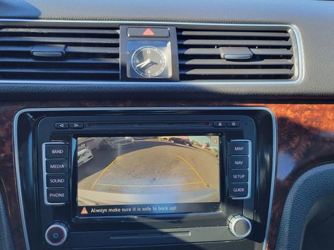 Used 2013 Volkswagen Passat TDI SEL Premium image 23