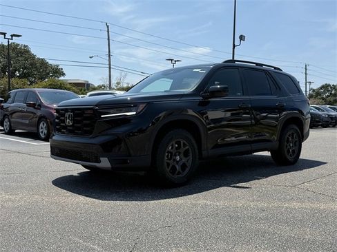 New 2025 Honda Pilot TrailSport image 9