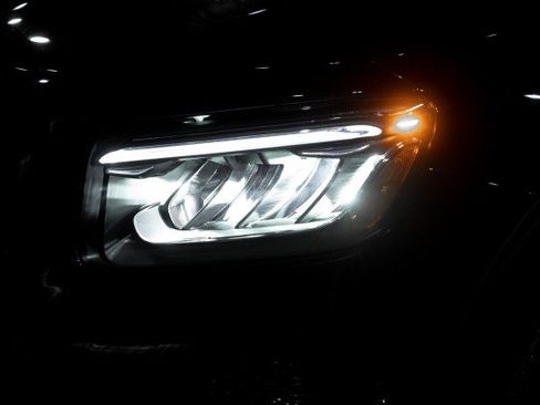 New 2026 Mercedes-Benz GLB 250 image 8