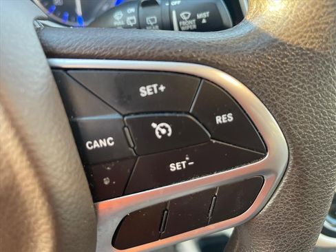 Used 2021 Chrysler Voyager LX image 10