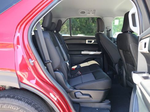 Certified 2023 Ford Explorer XLT AWD/4WD image 12