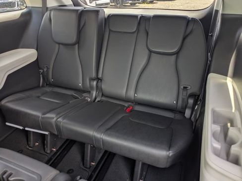 Certified 2024 Kia Carnival LX FWD image 16