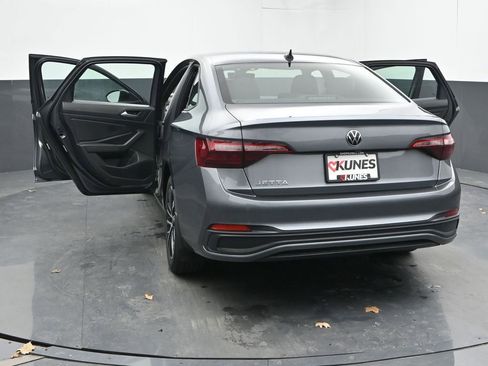 Used 2024 Volkswagen Jetta Sport image 56