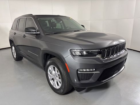 Used 2022 Jeep Grand Cherokee Limited w/ Trailer Tow Prep Group (B) image 2