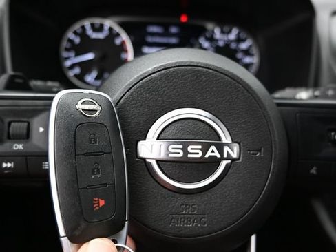 Used 2024 Nissan Rogue S AWD/4WD image 38