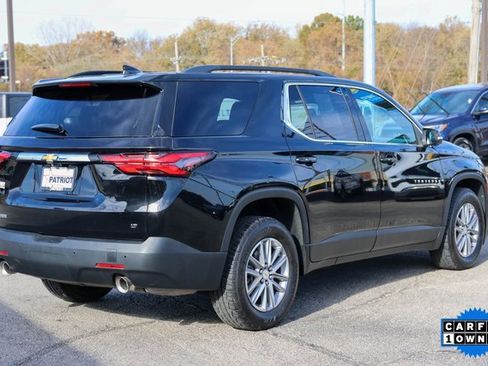 Used 2022 Chevrolet Traverse LT image 3