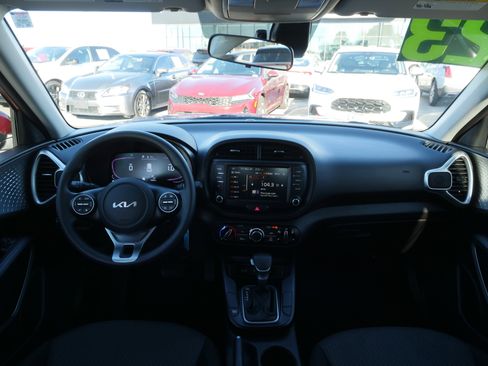 Used 2023 Kia Soul LX image 18