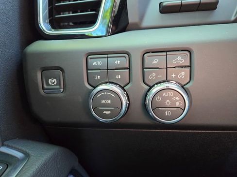 New 2026 GMC Sierra 3500 Denali w/ Denali Reserve Package AWD/4WD image 19